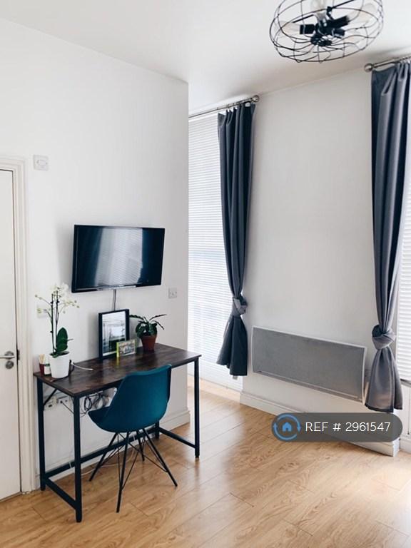 Apartment in London - View 2