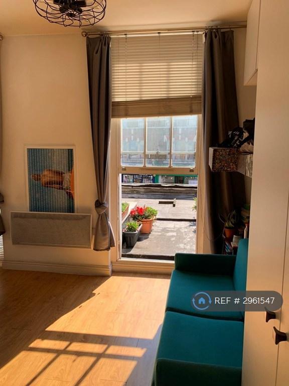 Apartment in London - More