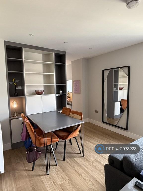 Apartment in London - View 5