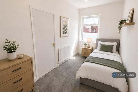 2 bedroom terraced house to rent, Wychbury Street, Salford, M6