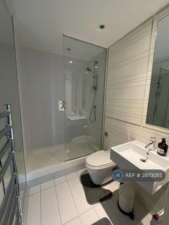 1 bedroom in a flat share to rent, Castlebank Place, Glasgow, G11