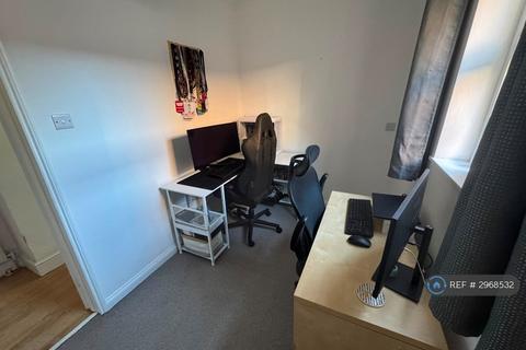 2 bedroom maisonette to rent, Murray Road, London, W5
