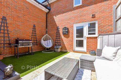 2 bedroom terraced house for sale, Naval Terrace, East Cowes PO32