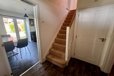 3 bedroom house to rent, Siskin Close, WINSFORD