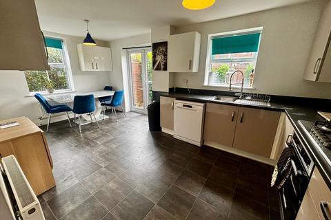 3 bedroom house to rent, Siskin Close, WINSFORD
