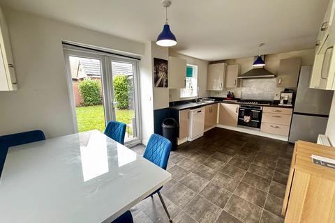 3 bedroom house to rent, Siskin Close, WINSFORD