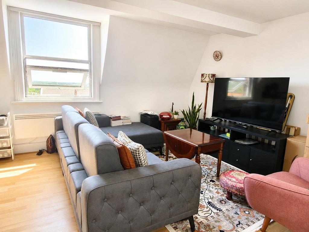 Apartment in Barnet - View 2