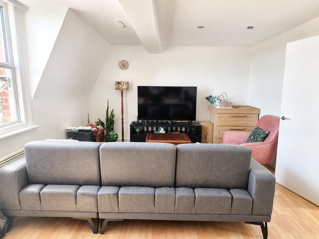 Apartment in Barnet - View 3