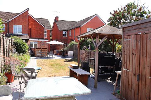 3 bedroom semi-detached house for sale, Fleet Road, Farnborough GU14