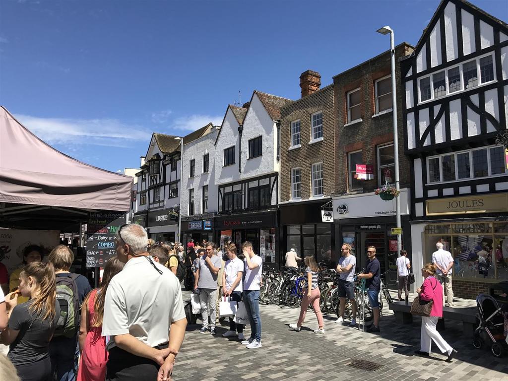 Apartment in Kingston Upon Thames - More