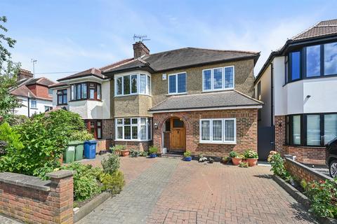 Whitchurch Gardens, Canons Park HA8