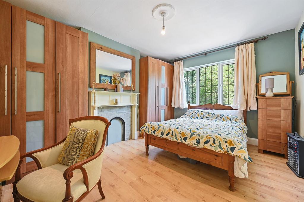 Bedroom, fireplace