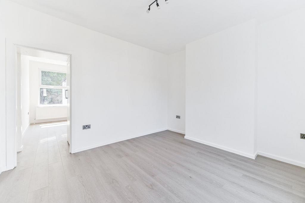 House in London - View 3