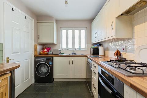 3 bedroom terraced house for sale, Arncott Way, Aylesbury
