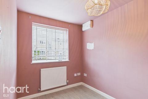 4 bedroom semi-detached house for sale, Mereside, Soham