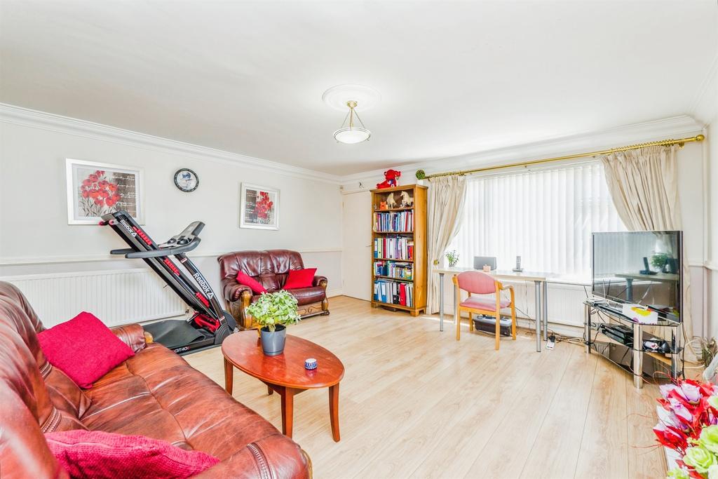 House in Cardiff, Trowbridge - View 2
