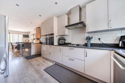 4 bedroom detached house for sale, Tay Gardens, Oxfordshire OX26