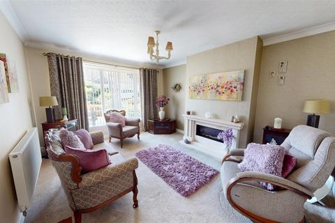 2 bedroom semi-detached bungalow for sale, Oakleigh Avenue, Clayton, Bradford