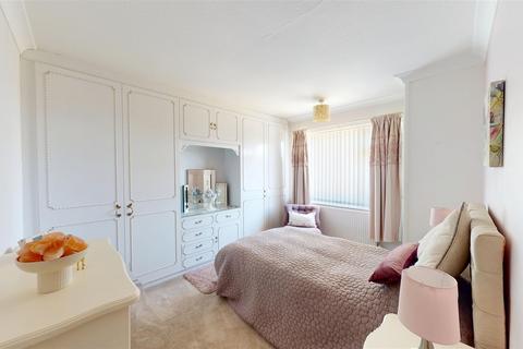 2 bedroom semi-detached bungalow for sale, Oakleigh Avenue, Clayton, Bradford