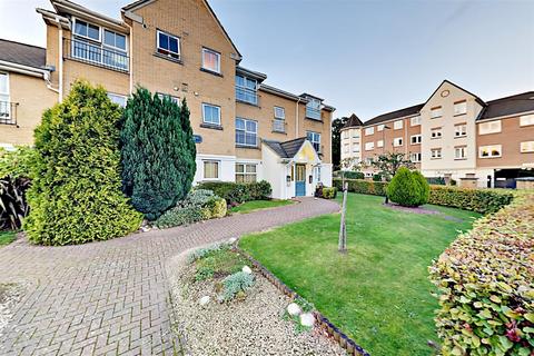 2 bedroom apartment for sale, Windsor Close, Farnborough GU14