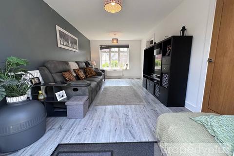3 bedroom detached house for sale, Comin Y Coed, Tonyrefail, Rhondda Cynon Taff, CF39