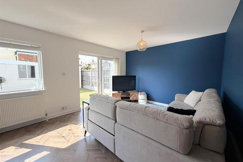 2 bedroom semi-detached bungalow for sale, Greenways, Benfleet