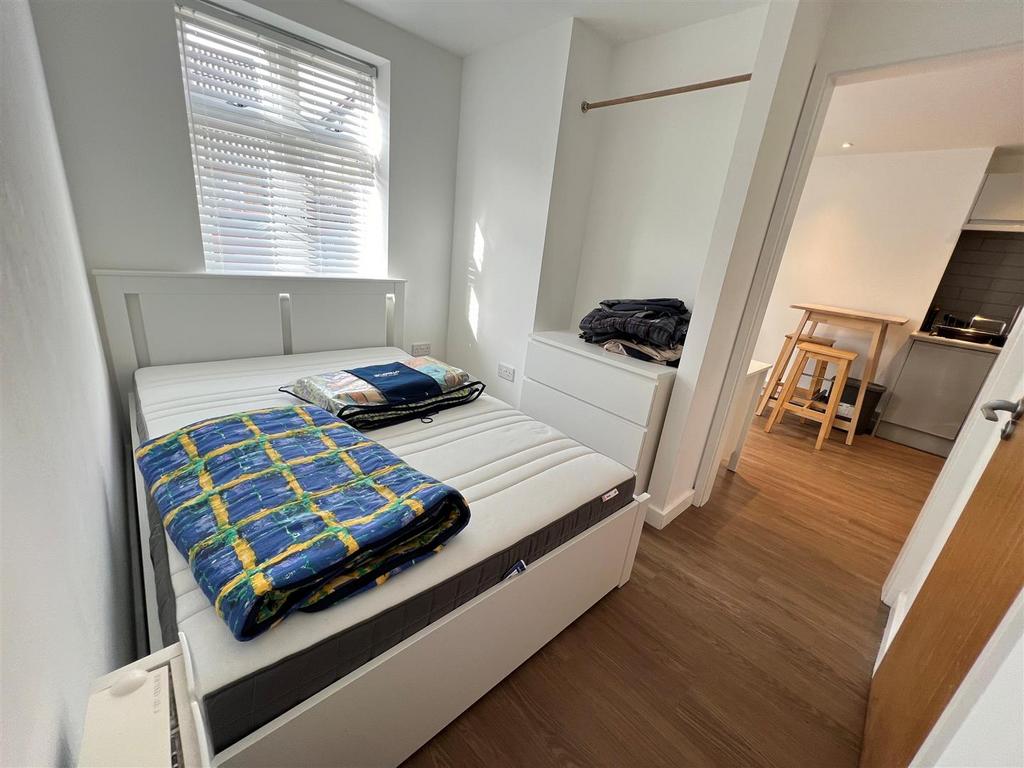 Apartment in Cambridge, Lynfield Court, Chesterton - View 5