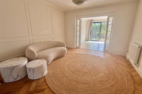 4 bedroom semi-detached house to rent, Southway, Totteridge