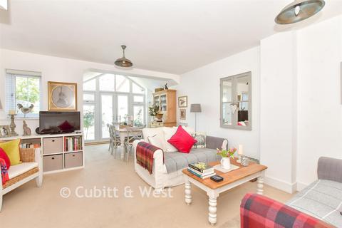 3 bedroom townhouse for sale, The Boulevard, Bognor Regis PO21