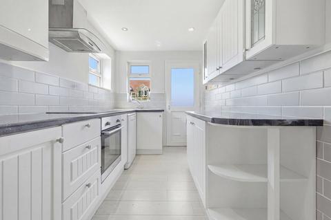 3 bedroom semi-detached house for sale, High Road North, Laindon, SS15