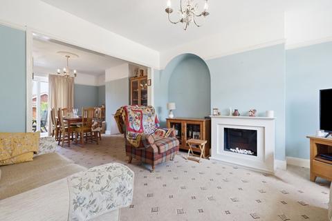3 bedroom semi-detached house for sale, High Road North, Laindon, SS15