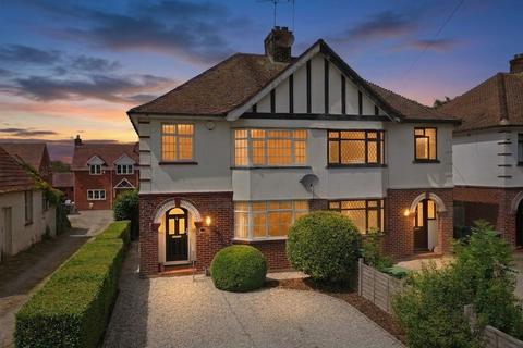 3 bedroom semi-detached house for sale, High Road North, Laindon, SS15