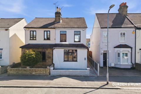 Douglas Road, Hornchurch, RM11