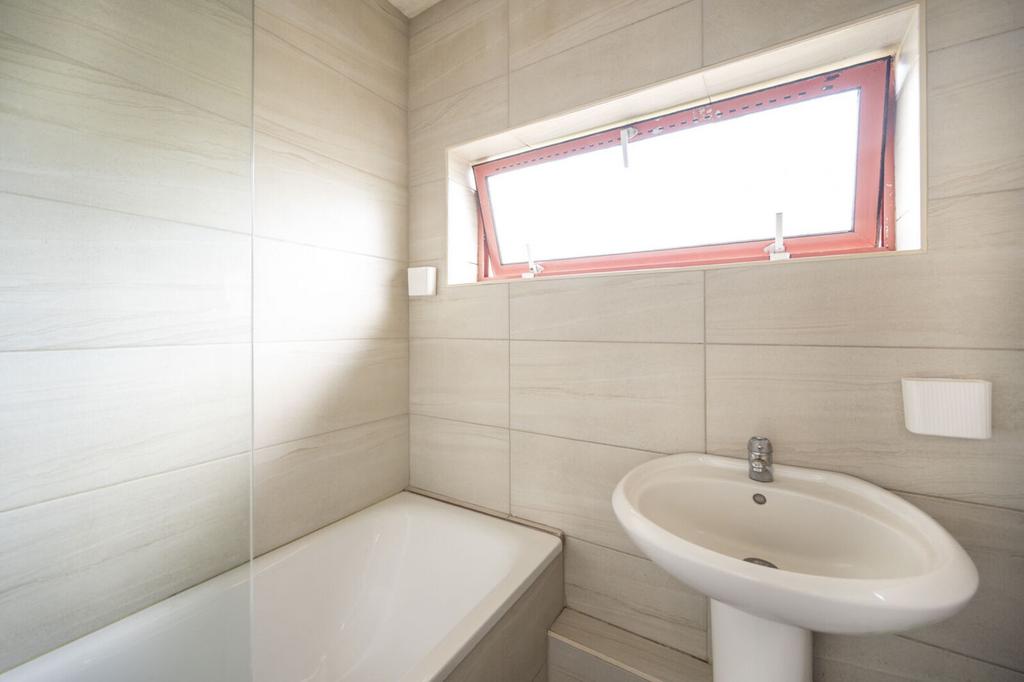 House in London, Leyton - More