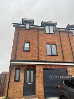 3 bed semi-detached house for rent in Eddy Road, Aldershot, GU12