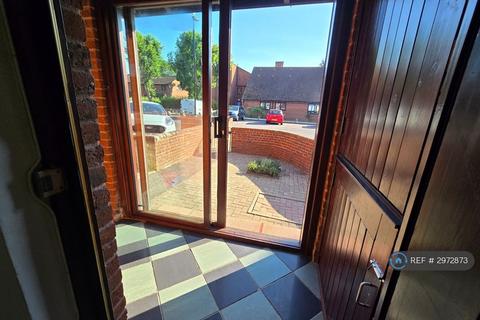 4 bedroom end of terrace house to rent, Hutchingsons Road, Croydon, CR0