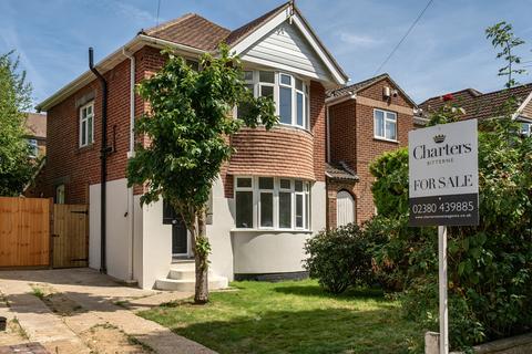 3 bedroom detached house for sale, Glenfield Avenue, Southampton SO18