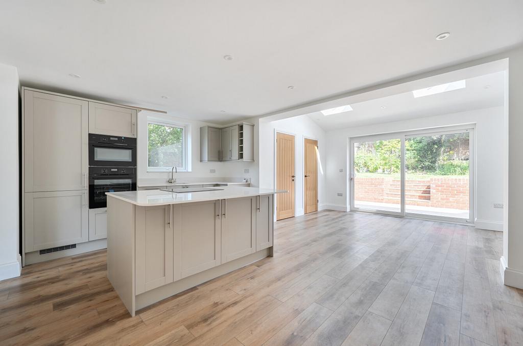Glenfield Avenue, Southampton SO18 - View 2