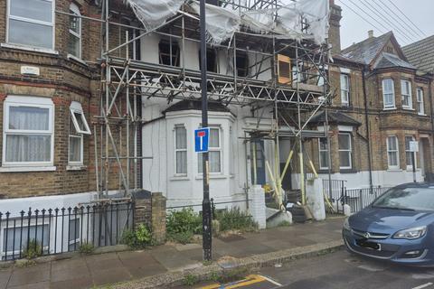 1 bedroom flat for sale, Basement Flat, 7 Richmond Street, Herne Bay, Kent CT6 5LR