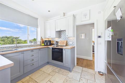 3 bedroom detached bungalow for sale, Elevated coastal living above Lake Grounds