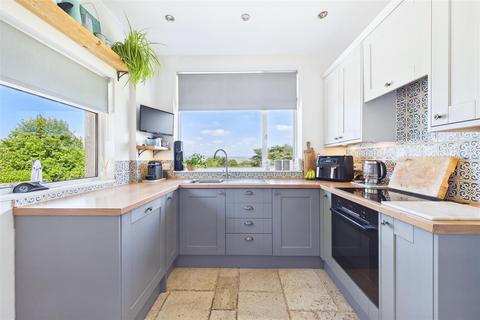 3 bedroom detached bungalow for sale, Elevated coastal living above Lake Grounds