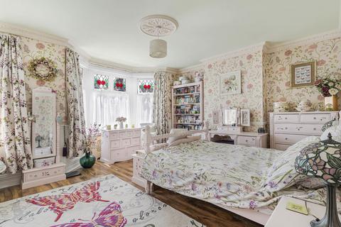 5 bedroom semi-detached house for sale, Burgoyne Road, London, SE25