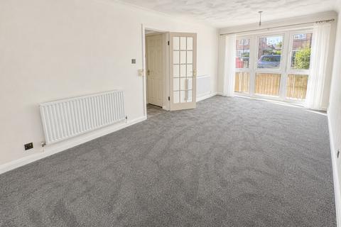 1 bedroom apartment to rent, Turpin Avenue, Collier Row, RM5