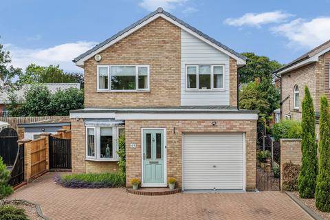 3 bedroom detached house for sale, Lindholme Drive, Rossington, DN11