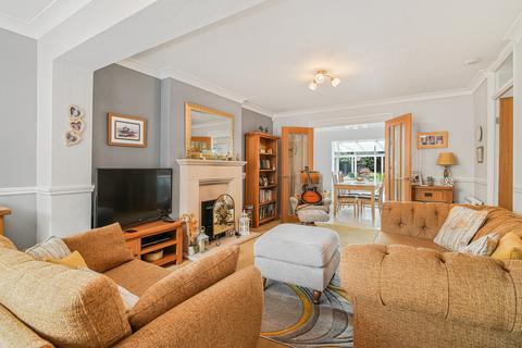 3 bedroom detached house for sale, Lindholme Drive, Rossington, DN11