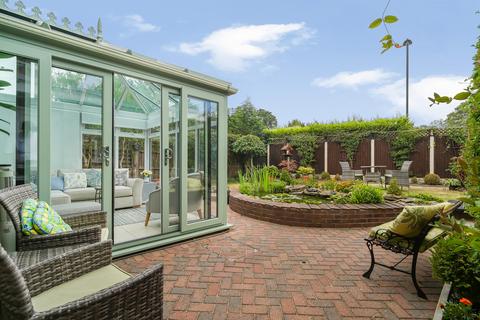 3 bedroom detached house for sale, Lindholme Drive, Rossington, DN11