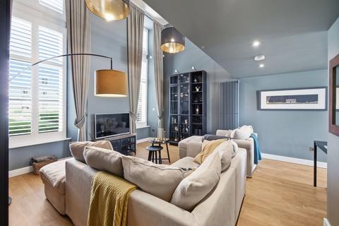 3 bedroom flat for sale, 26/2 Simpson Loan, Edinburgh, EH3