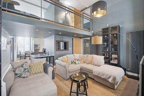 3 bedroom flat for sale, 26/2 Simpson Loan, Edinburgh, EH3