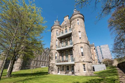 3 bedroom flat for sale, 26/2 Simpson Loan, Edinburgh, EH3