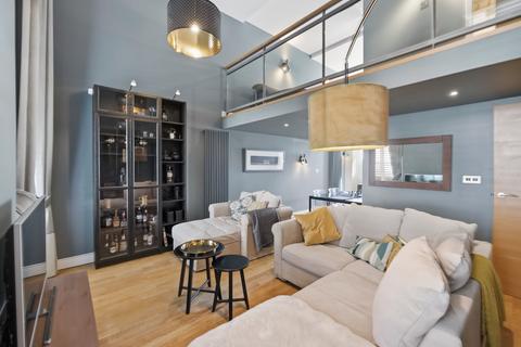 3 bedroom flat for sale, 26/2 Simpson Loan, Edinburgh, EH3